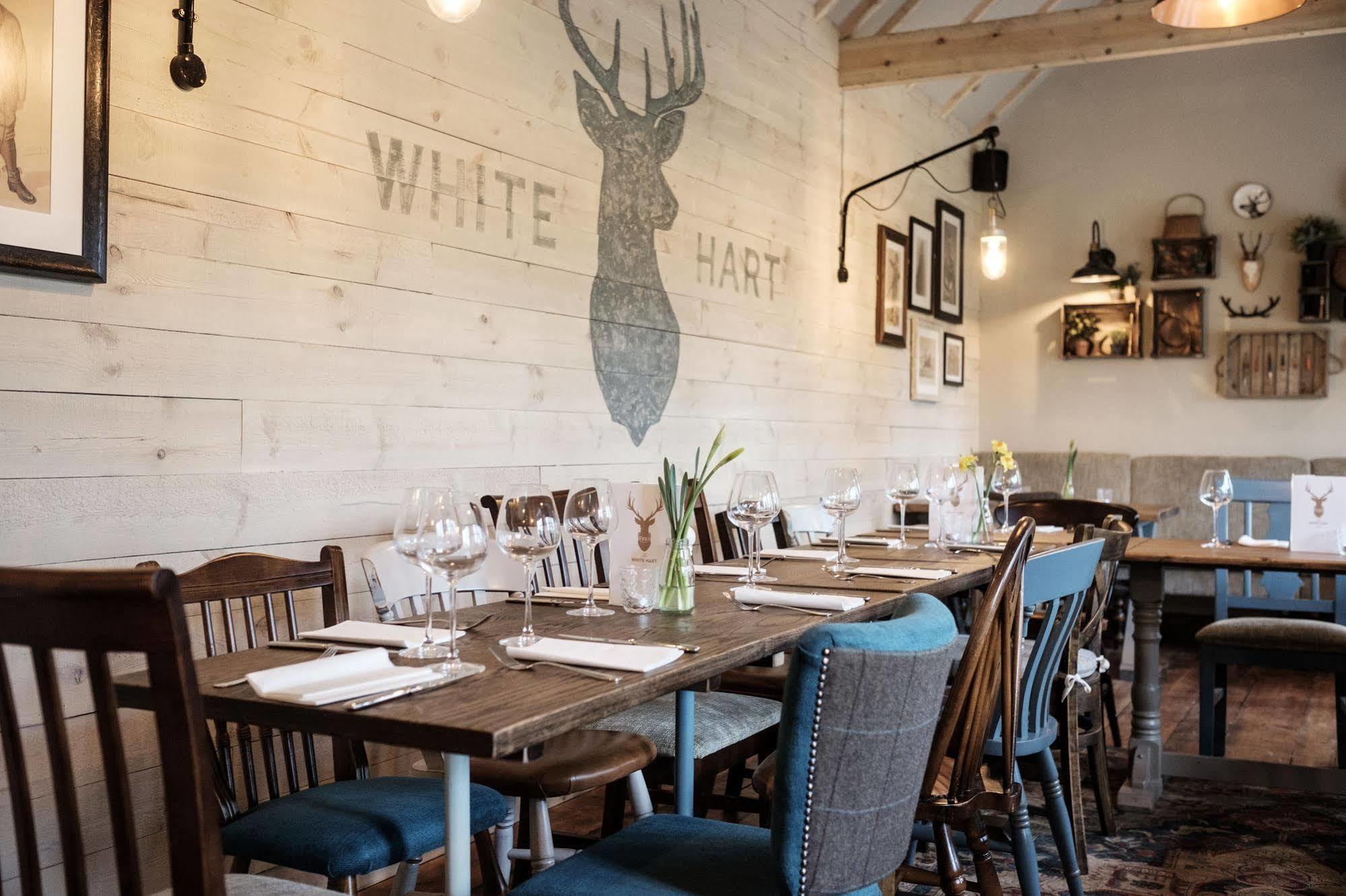 The White Hart Hotel Стокбридж Екстериор снимка