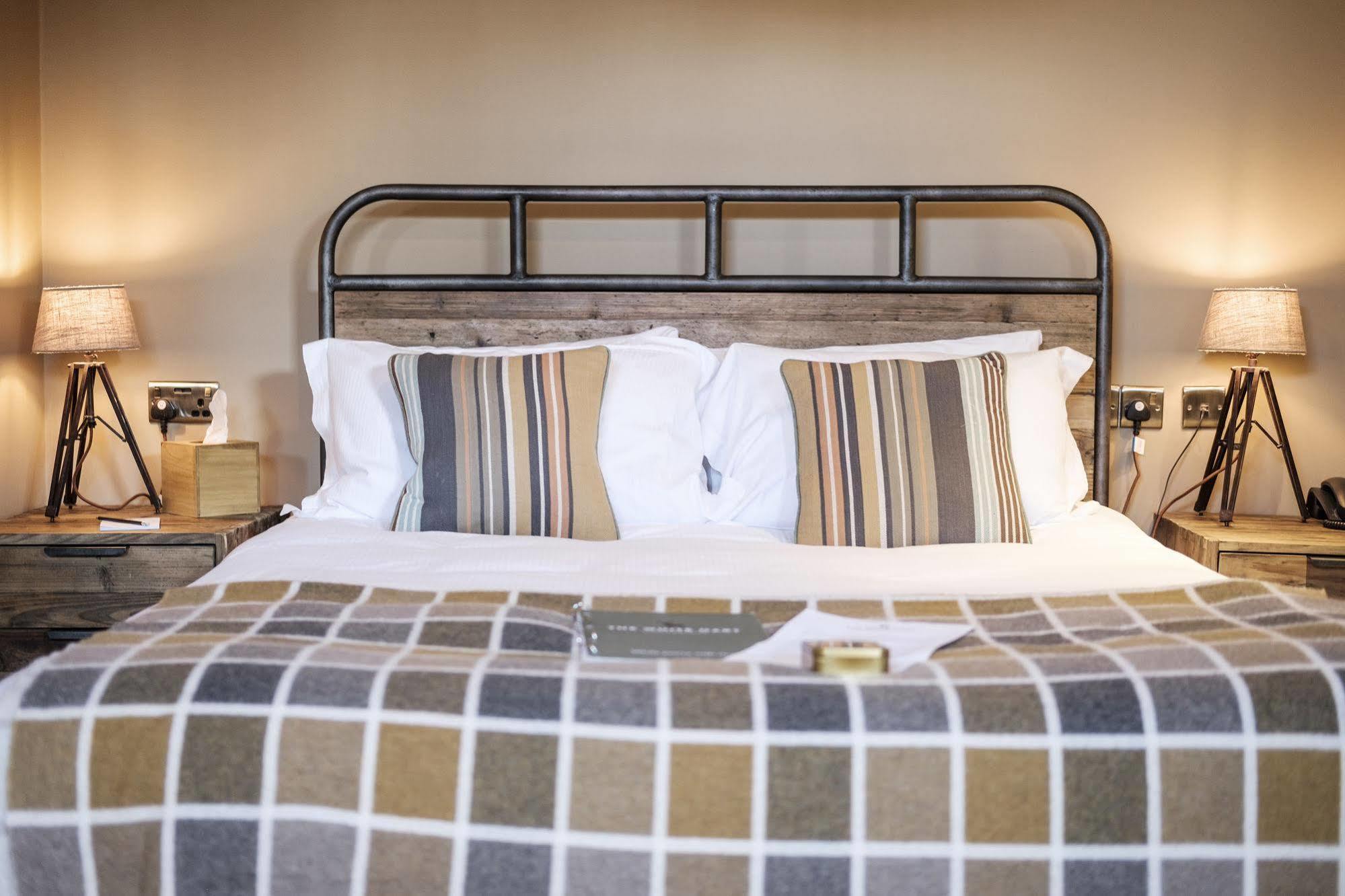 The White Hart Hotel Стокбридж Екстериор снимка