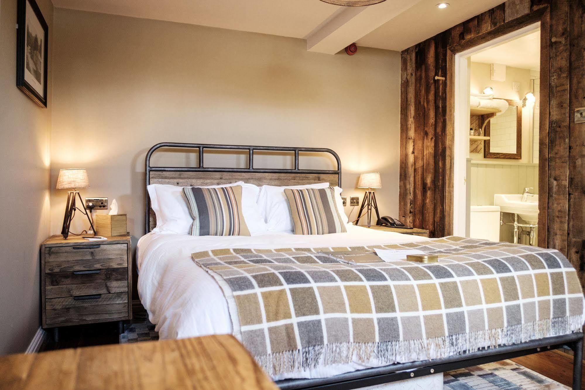 The White Hart Hotel Стокбридж Екстериор снимка