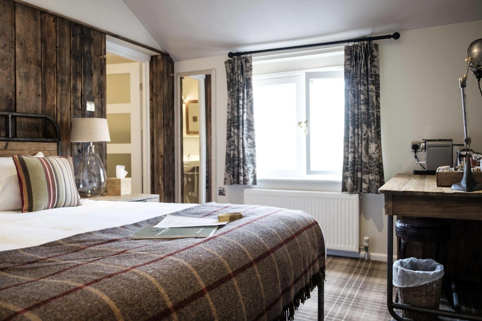 The White Hart Hotel Стокбридж Екстериор снимка
