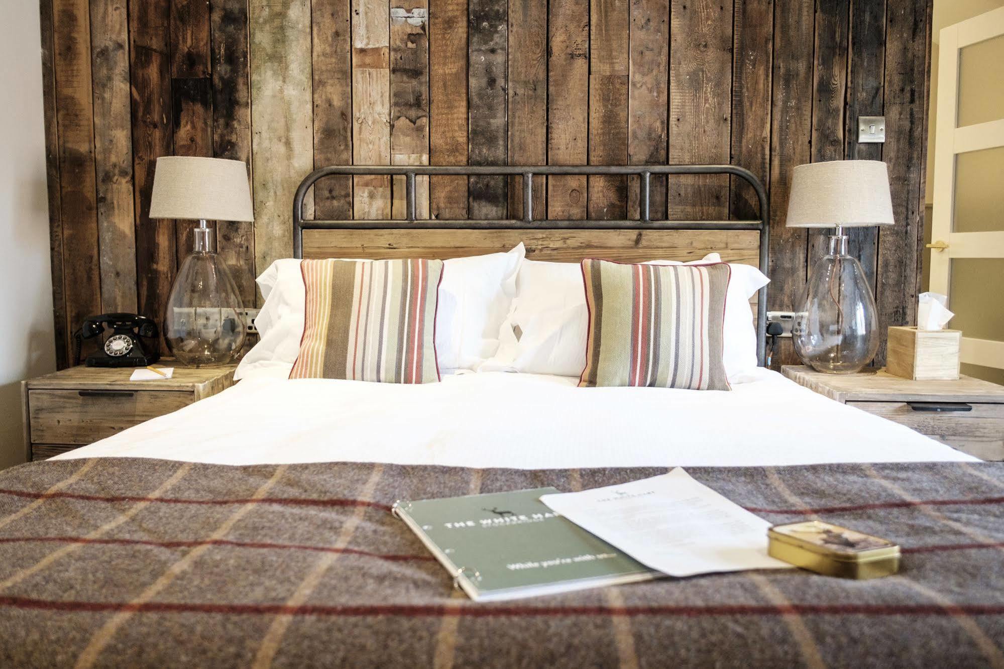 The White Hart Hotel Стокбридж Екстериор снимка