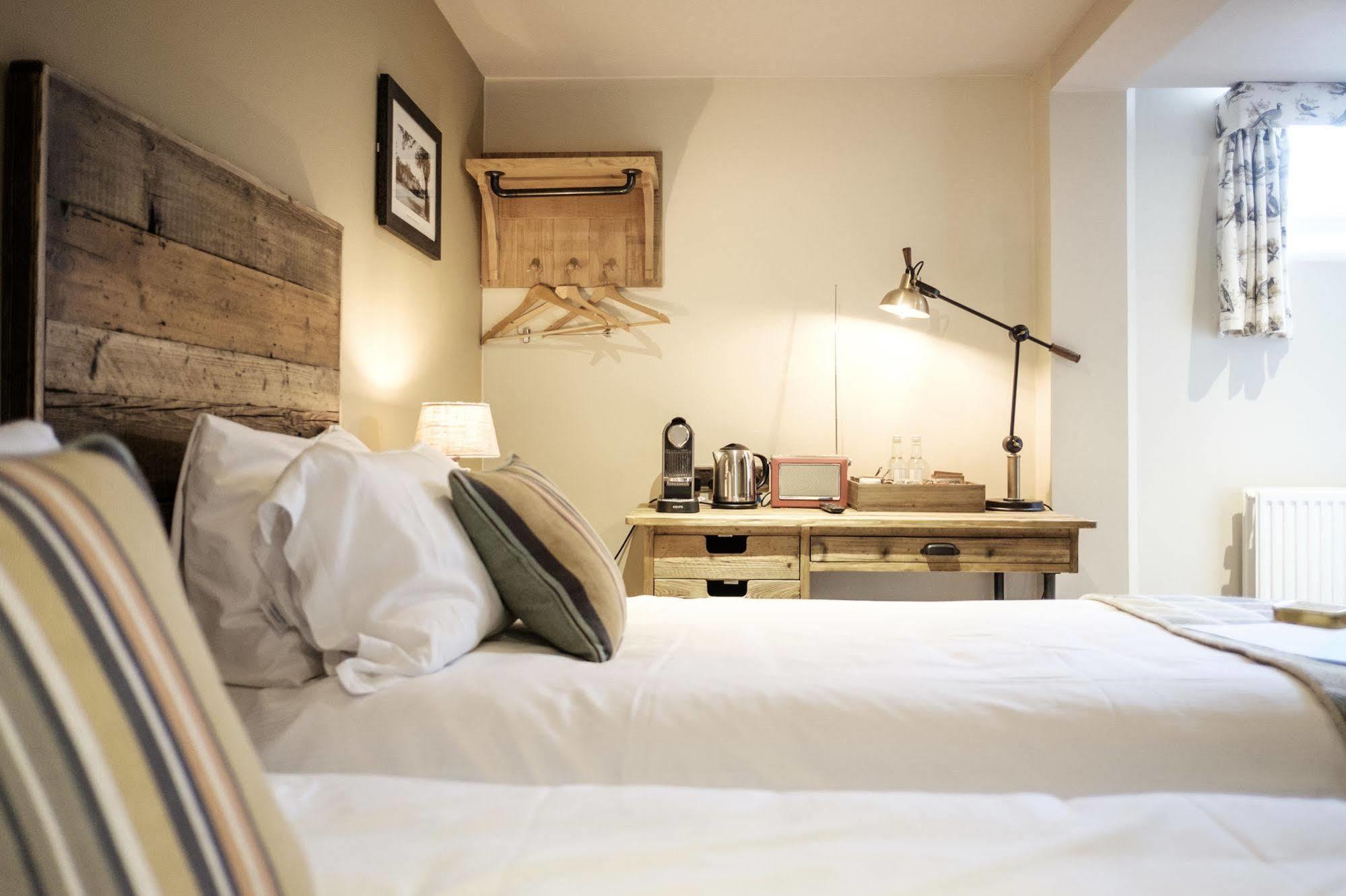 The White Hart Hotel Стокбридж Екстериор снимка