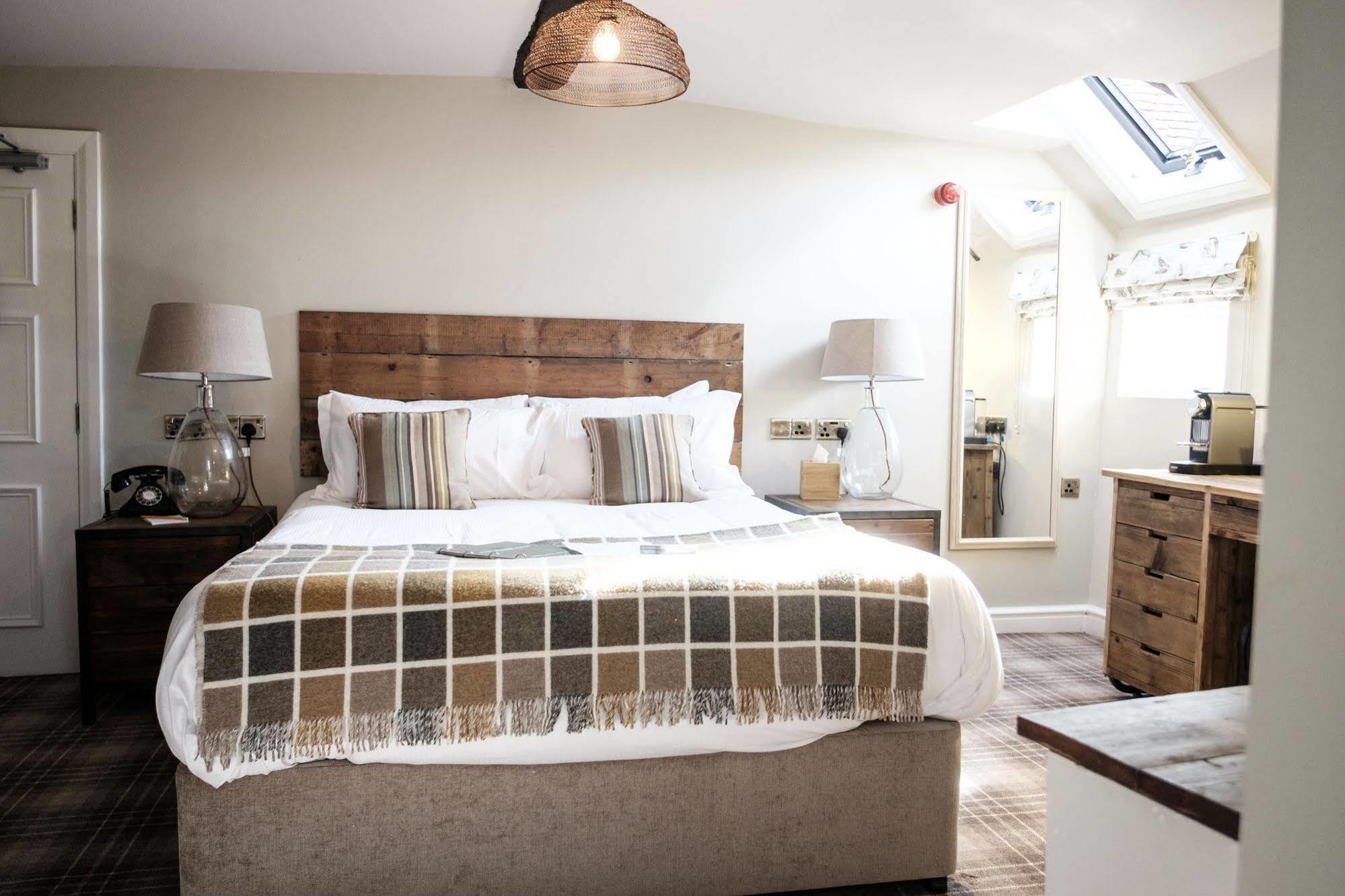 The White Hart Hotel Стокбридж Екстериор снимка